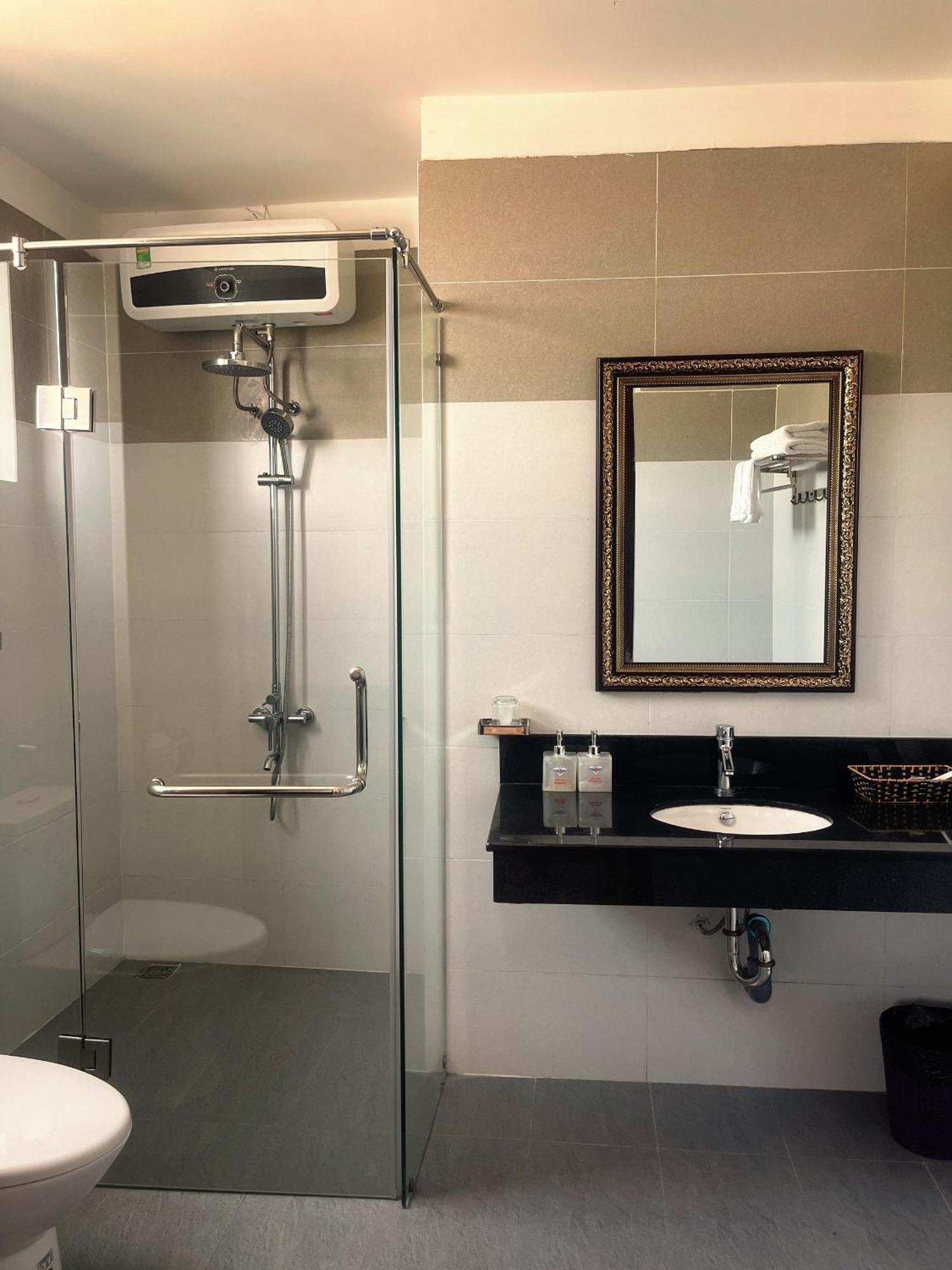 Khach San Hoa Binh Quang Tri Otel Dong Ha Dış mekan fotoğraf